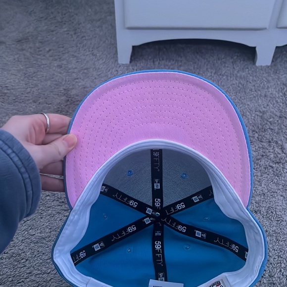 fitted hat - Picture 4 of 5